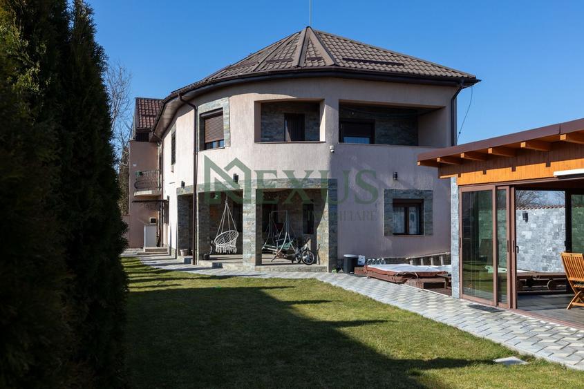 Casă/Vilă modernă de vânzare la intrare în Bogdan Vodă, județul Bacău.