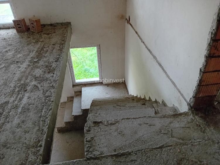 De vanzare casa in rosu cost 2014 pe 2 nivele 2x260mp +mansarda terem 1200mp - 9