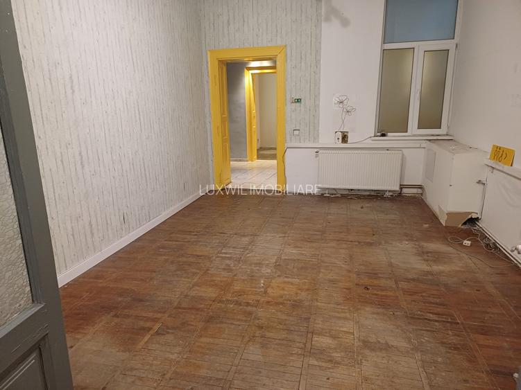 Vânzare apartament  pretabil cabinet,  birou 2 camere pe str.Horea - 3