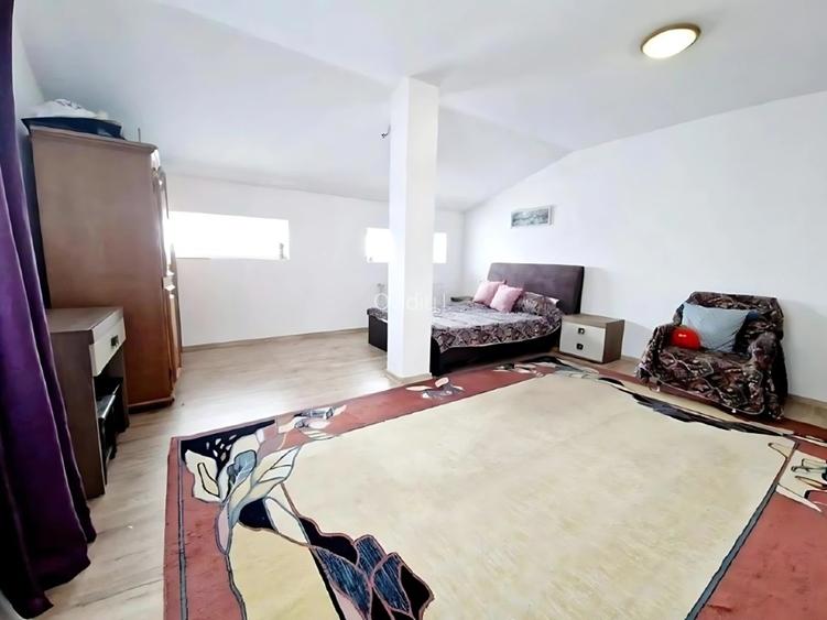 Centrul Craiovei: Casă cu 4 camere și 3 băi, 155 mp utili, teren 201 mp, an 2015 - 12