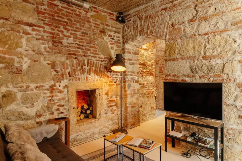 Apartament cu farmec istoric – 40 mp, parter, în centrul orașului - 13