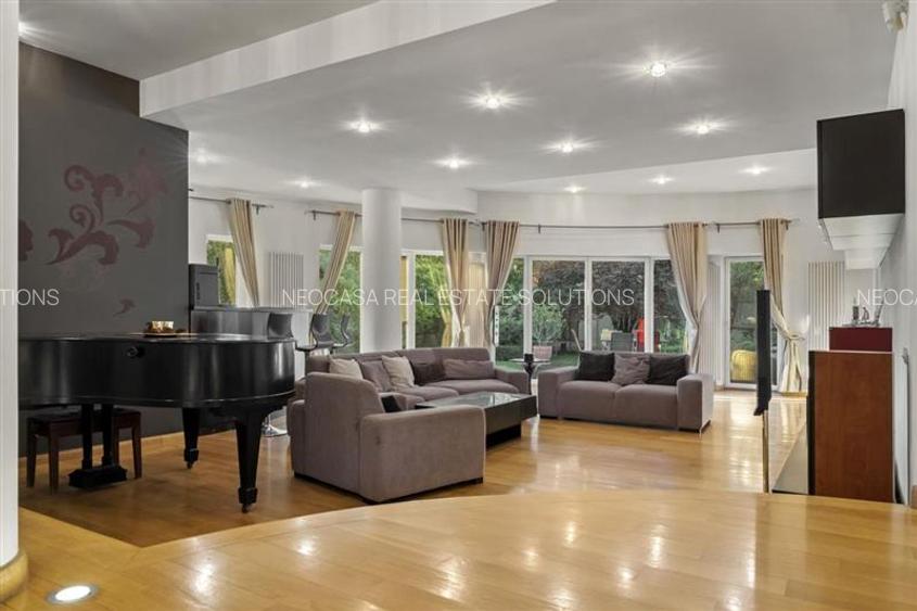 Vila de lux in apropiere de Cambridge School | Curte superba - 11