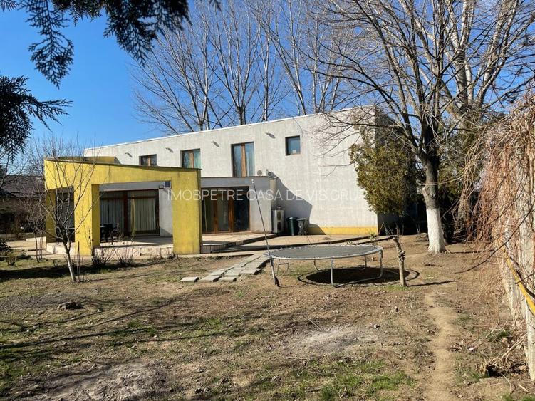 Casa de vanzare la 5 min de Centru cu trei nivele (D+P+1) si teren de 4300mp - 41