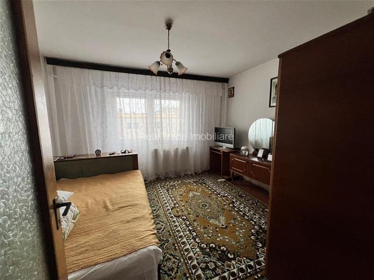 Apartament 3 camere decomandat Astra Carpatilor - 4