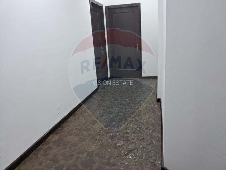 Pensiune Eselnita / 16 camere / Teren - 1448 mp / Ponton - 40