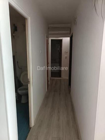 110000euro-Obor-3camere-70mp -bloc 1980 - 3