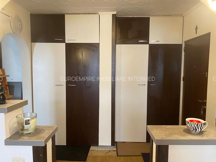 Apartament 2 camere decomandat , zona CET - 10