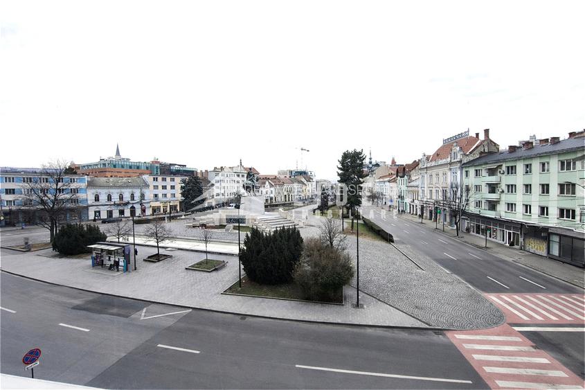 Apartament 2 camere ultracentral, Piața Mihai Viteazu,vedere spre statuie - 2