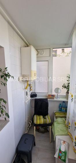 Poarta 6, 3 camere decomandate etajul 1. - 18