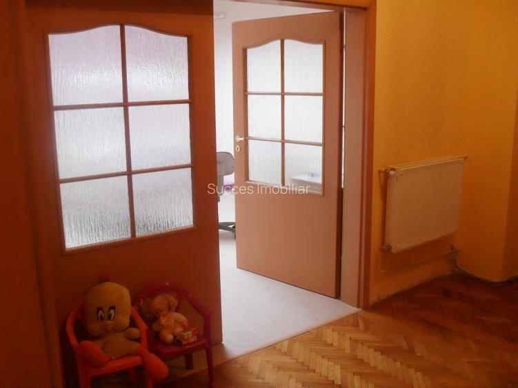 ,3 cam in vila,2 intrari,parter,PARCARE 2 -3 AUTOTURISME, - 5