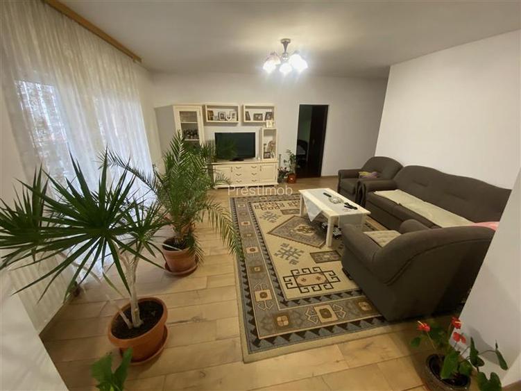 Casa cu 4 camere+spatiu comercial de vanzare in Unirii - 3