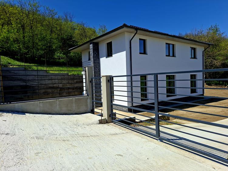 Casă / vilă Mărăcineni / Argeș , finisaje moderne !