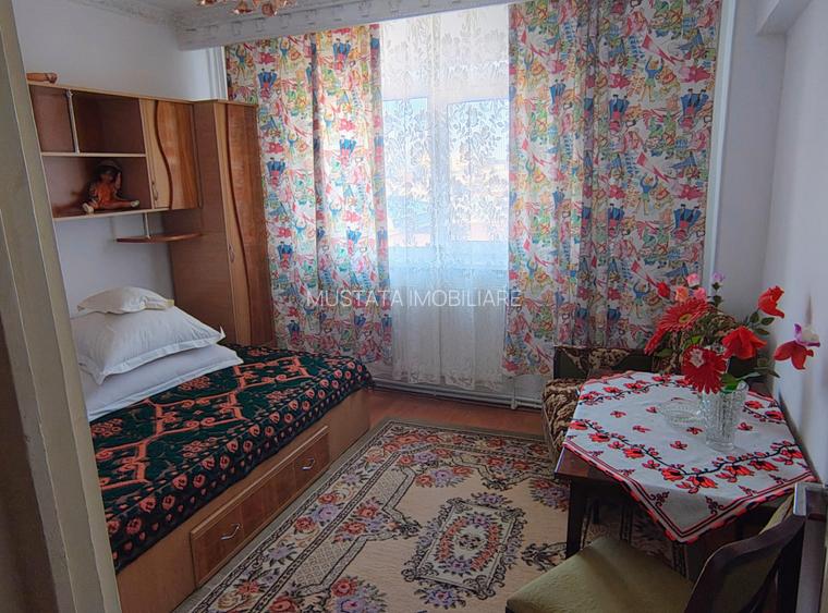 Apartament 3 camere, comfort 1 decomandat, zona Scolilor. Etaj 3. - 4