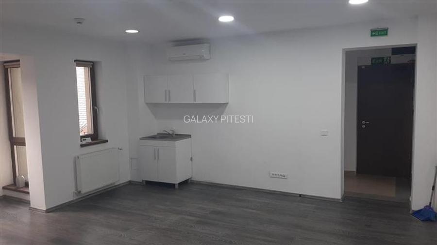 Spatiu central pretabil cabinet medical, birou, etc - 2