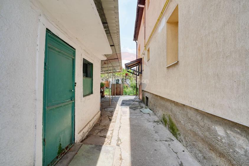 Casă / Vilă cu 6 camere de vânzare în zona Bartolomeu - 41