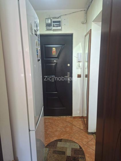 Apartament 3 camere Piața Progresul, 50 mp, centrală proprie, etaj 2/10 - 8