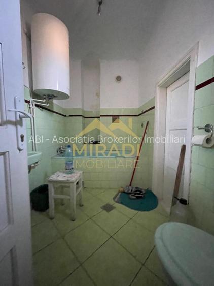 Vanzare apartament in vila 6 CAMERE compus din D P M din D P 1 M - 17