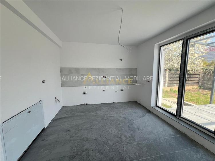 Vila Individuala - 5 camere-3 bai-Strada Miorita-500 M  de STV - 12