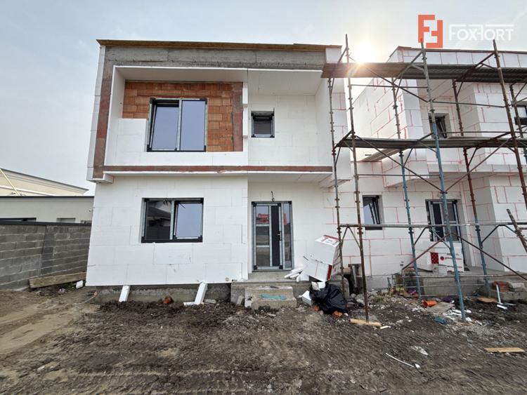 Duplex cu 4 camere de vanzare si teren de 335 mp - zona Sacalaz