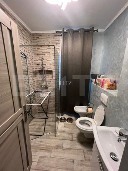 Apartament de vanzare, cu 3 camere, 92 mp, parcare, intermediar, zona VIVO - 6