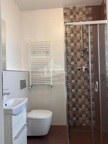 Apartament 4 camere decomandat , 2 bai, 2 balcoane,  90mpu , Parcare - 17