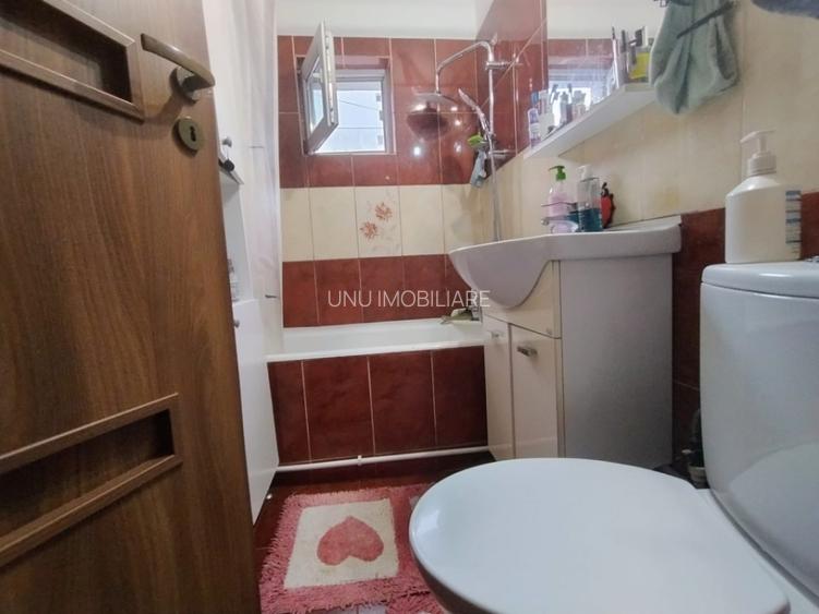 Dacia - Bicaz - 3 camere - mobilat - geam la baie - 7