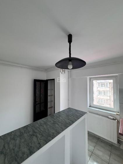 Proprietar vând apartament cu 2 camere, situat în Arad, zona Calea Aurel Vlaicu - 10
