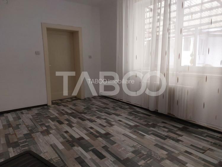 Casa 214 mp utili singur in curte 800 mp teren zona centrala Cisnadie - 8