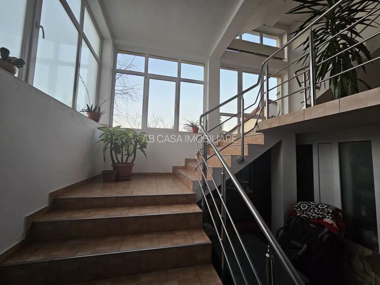 Imobil P+2E+M, cu spațiu comercial, zona Spitalul Județean, comision 0% - 8