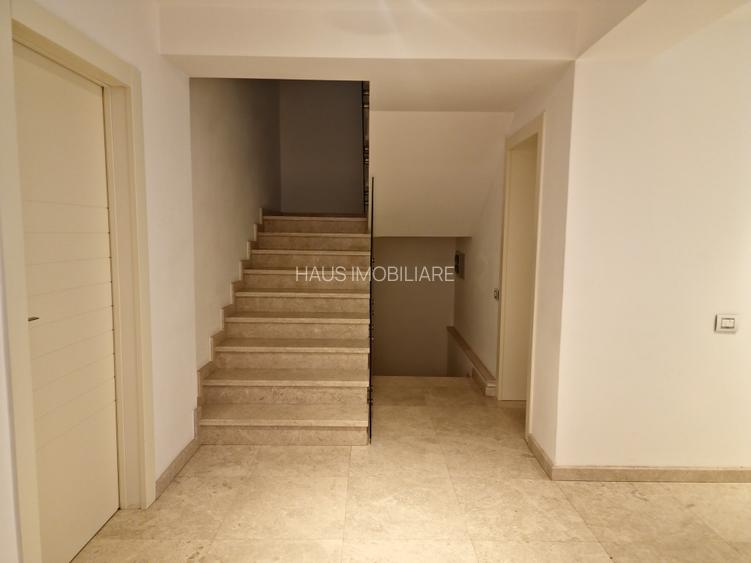 Vila deosebita  la un pas de mare mobilata si utilata - 7