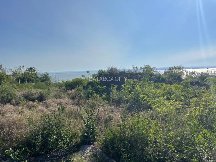 Proprietar, vand teren cu vedere la lacul Brates, liber constructii 3000 mp - 4