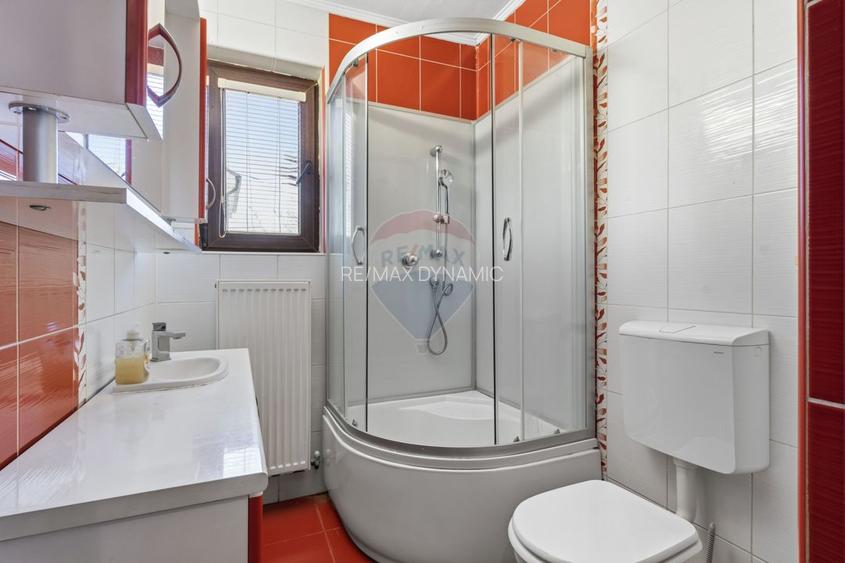 Casă cu 5 camere de inchiriat in Sofronea,Arad - 12