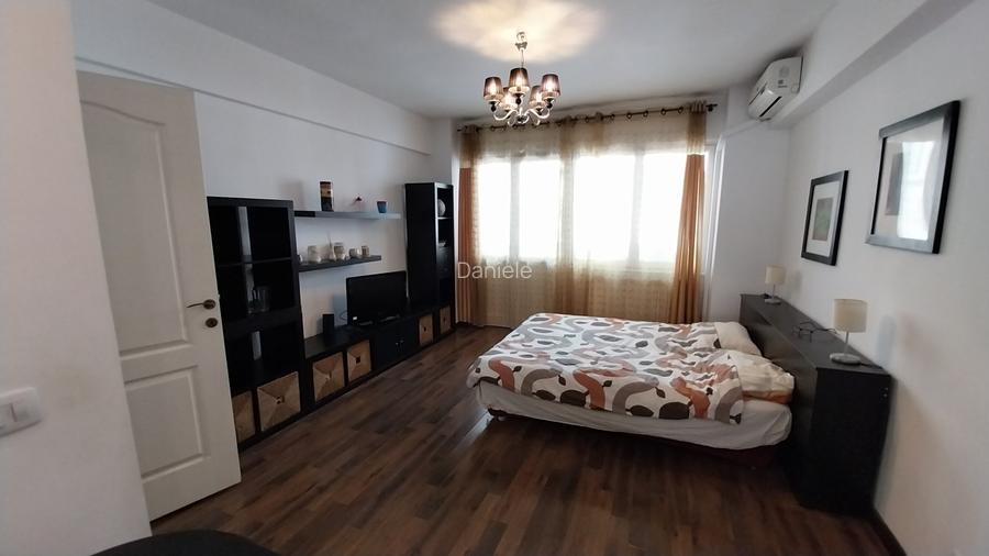 Garsonieră la intrarea parcului Cișmigiu - 12