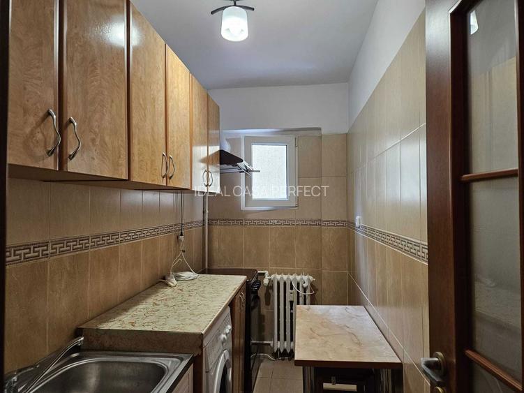 Piata Dorobantilor aproape de metrou Aviatorilor, parc Floreasca - 3