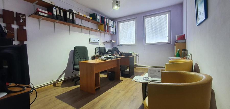 Spatiu comercial pe 2 nivele,spatii depozitare + parcari, in zona foarte buna! - 12