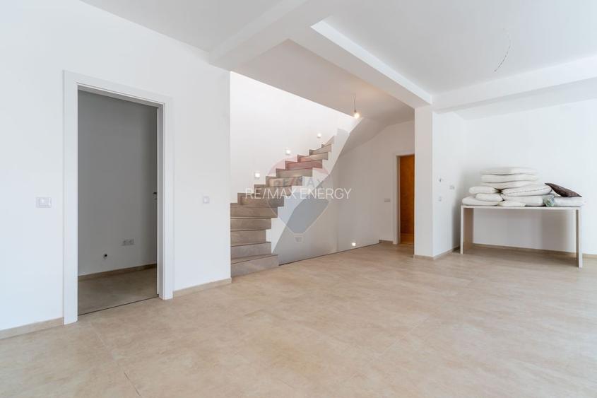 Casă / Vilă cu 6 camere de închiriat în zona Dambul Rotund - 3