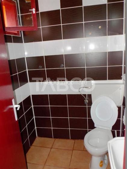 Pensiune la cheie 13 camere  15 locuri parcare si teren 3000 mp - 50