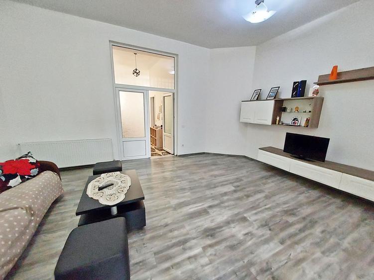 Apartament 3 camere, boxa, pod, parcare, Centru, zona B-dul Eroilor