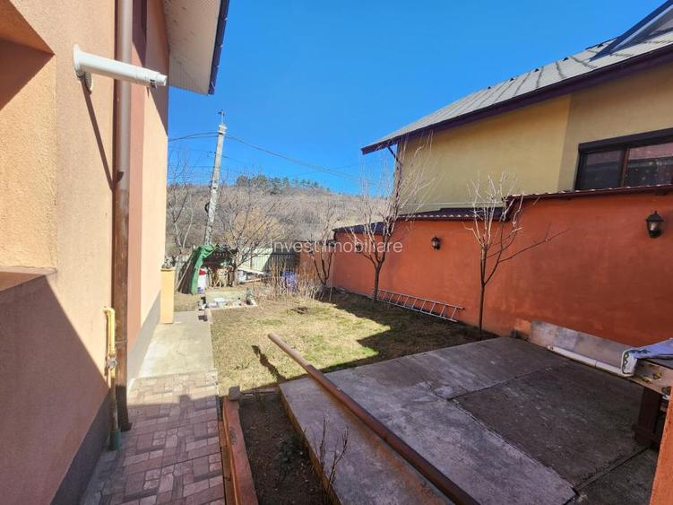 CASA INDIVIDUALA , ZONA TOMESTI, 5 CAMERE - 4