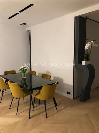 FILM!Vila cu arhitectura selecta, intr- o eleganta oaza de liniste - 25