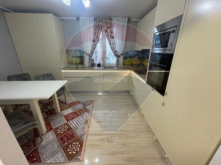 Apartament cu 3 camere de închiriat în zona Precista - 23