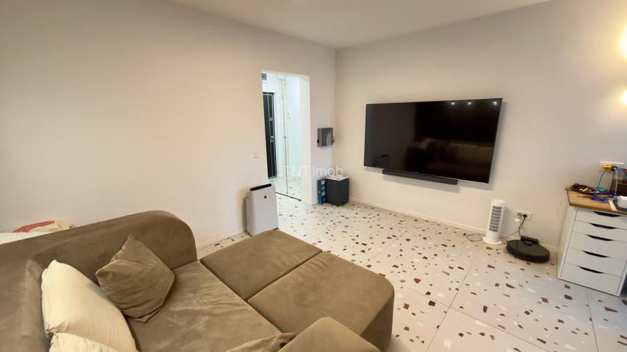 Garsoniera Militari, langa statia de metrou Gorjului, loc parcare ! - 3