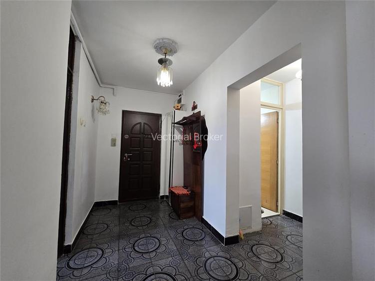 Et.1, hol  H , bloc reabilitat  Doamna Ghica Pancota - 12