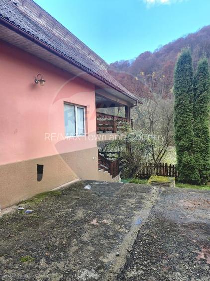 Casă / Vilă cu 7 camere de vânzare - 8