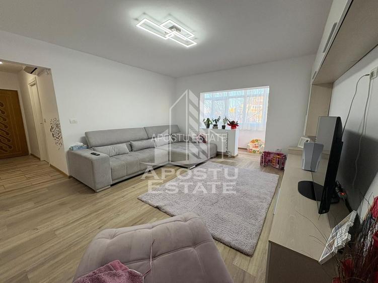 Apartament 3 camere, complet renovat,decomandat,etaj 3 zona Aradului - 2