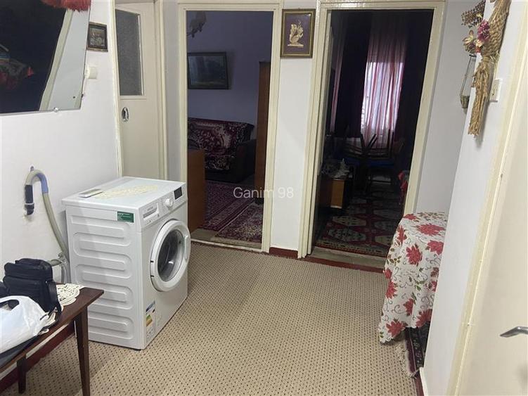 Apartament 3 camere , zona ultracentrala -Primaria Focsani , et 3 8 , decomnadat - 9