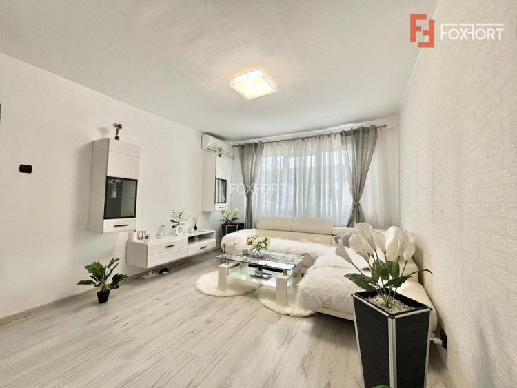 Apartament cu 3 camere, etaj 4 de vanzare, zona Spitalul Judetean - 2