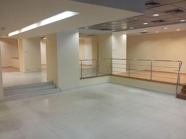 Spatiu comercial - Carol 445mp parter ideal banca sau clinica