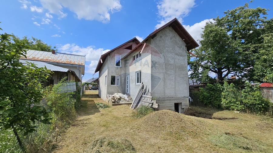 Casă / Vilă, teren 1700mp, în Lisaura-Ipotești, Suceava