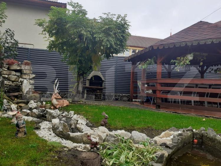 Casa cu două apartamente și garaj în zona 0 a Bistriței - 240mp utili 734mpTEREN